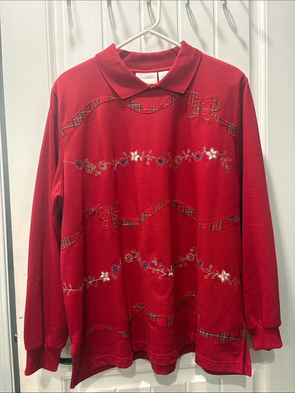 Classic vintage Alfred Dunner 1X Red Embroidered Holiday collared  Sweater